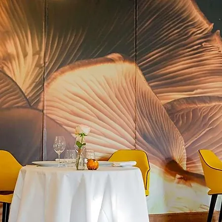 Le Manoir Du Lys Hotel